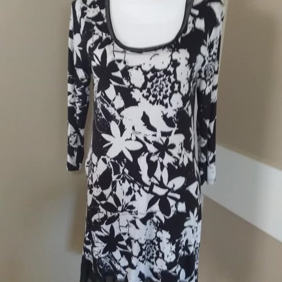 Dresses - Picture 1 of 1